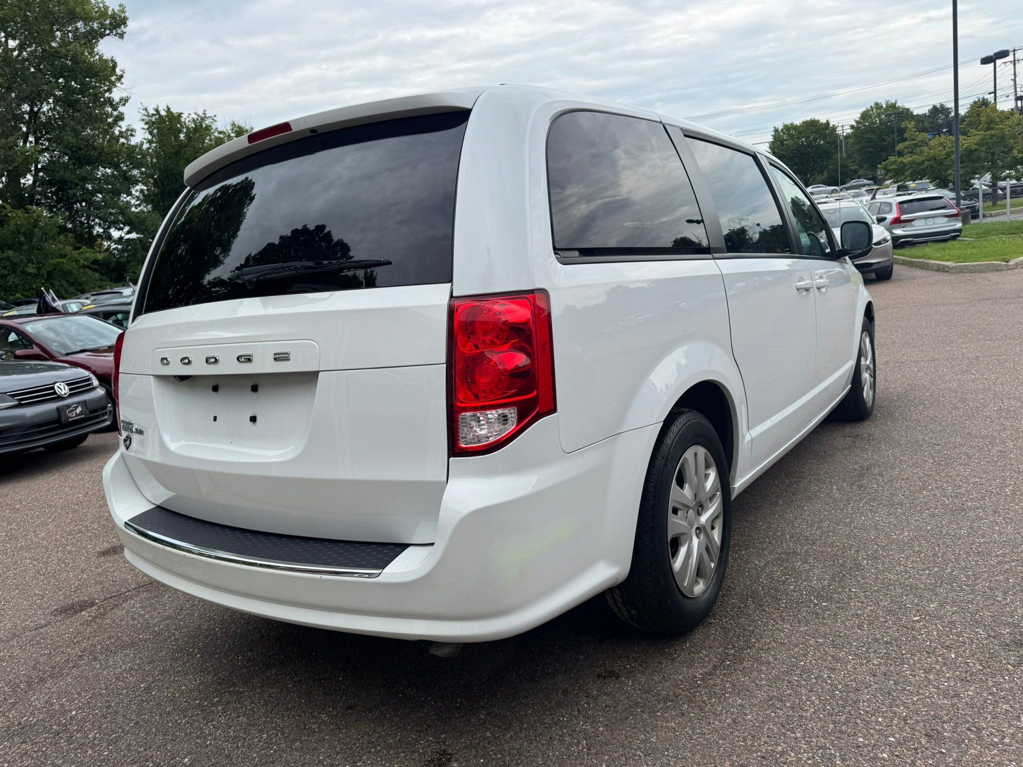 Used 2018 Dodge Grand Caravan SE w/ UConnect Hands-Free Group FWD image 7