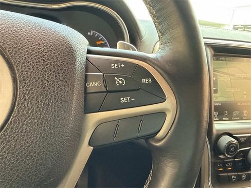 Used 2017 Jeep Grand Cherokee Overland image 27