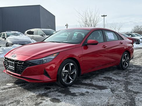 Used 2023 Hyundai Elantra SEL w/ Convenience Package image 3