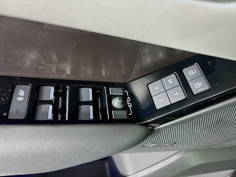 Used 2026 Land Rover Range Rover Velar Dynamic SE image 20