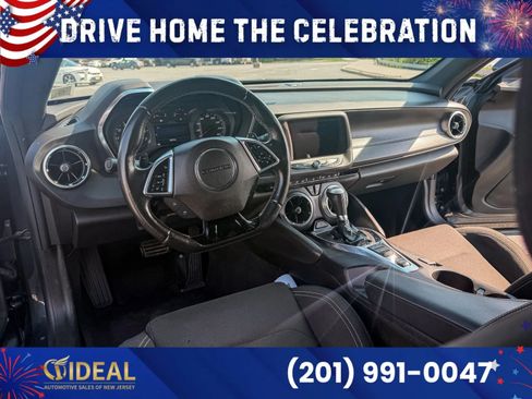 Used 2021 Chevrolet Camaro LT w/ Technology Package RWD image 9