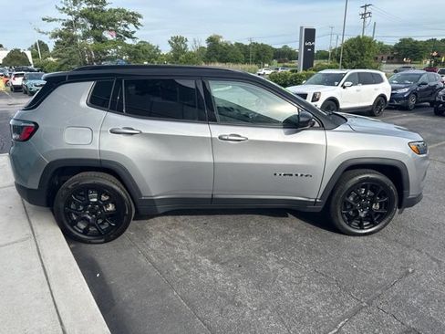 Used 2022 Jeep Compass Latitude w/ Convenience Group AWD/4WD image 8