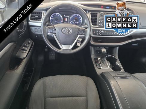 Used 2019 Toyota Highlander LE AWD/4WD image 12
