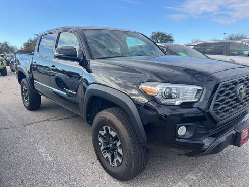 Used 2023 Toyota Tacoma TRD Off-Road image 3