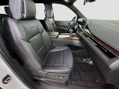 Used 2022 Cadillac Escalade Luxury AWD/4WD image 30