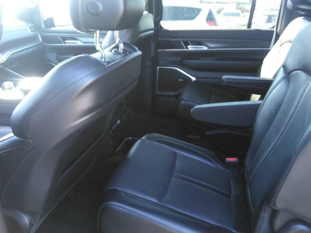 Used 2024 Jeep Wagoneer Series II AWD/4WD image 6