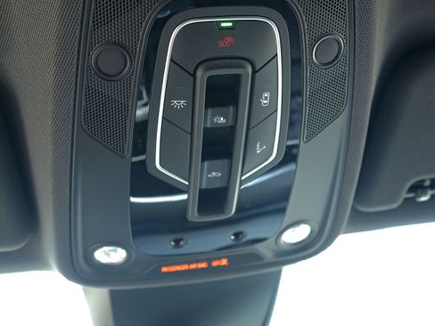 Used 2022 Audi RS 6 AWD/4WD image 25