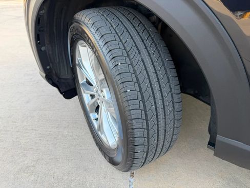 Used 2020 Ford Explorer XLT w/ Equipment Group 202A AWD/4WD image 33