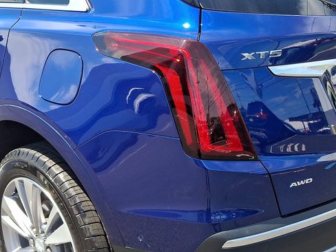 Certified 2023 Cadillac XT5 Premium Luxury w/ Technology Package AWD/4WD image 12