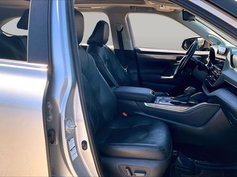 Certified 2021 Toyota Highlander Platinum AWD/4WD image 8