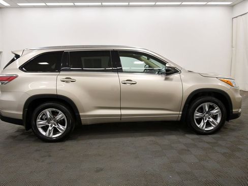 Used 2015 Toyota Highlander Limited AWD/4WD image 9