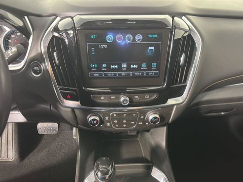 Used 2018 Chevrolet Traverse LT FWD image 34