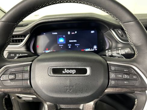 Used 2024 Jeep Grand Cherokee Limited image 13