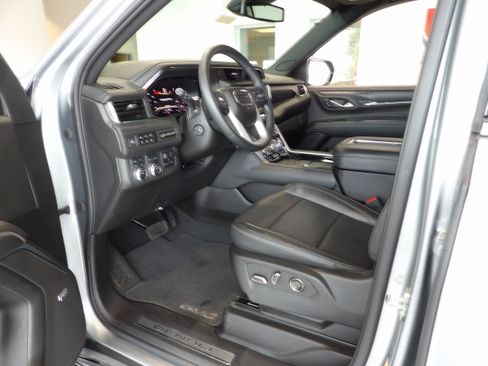 Used 2023 GMC Yukon XL Denali w/ Max Trailering Package AWD/4WD image 10
