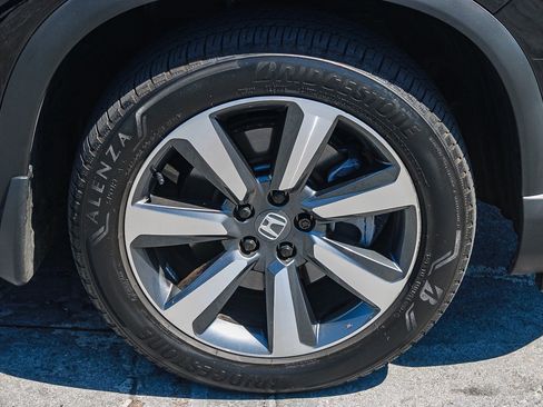 Used 2025 Honda Pilot Touring image 12