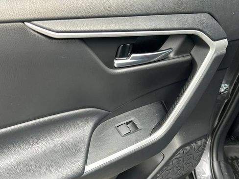 Used 2021 Toyota RAV4 XLE AWD/4WD image 34