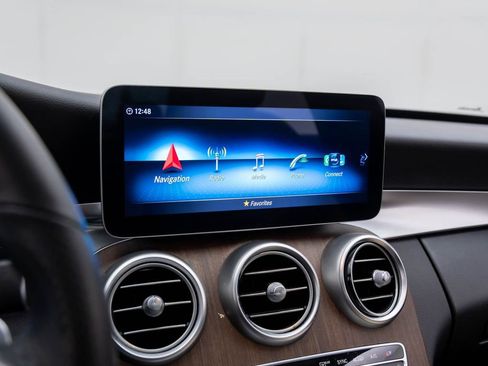 Used 2019 Mercedes-Benz C 300 4MATIC Sedan image 23