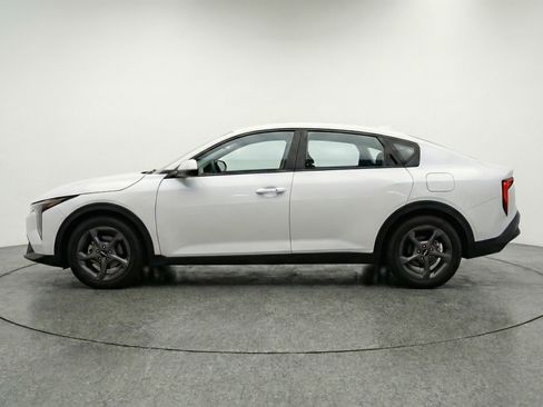 Used 2025 Kia K4 LXS image 5