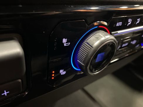 Used 2025 Chevrolet Silverado 1500 LT image 23