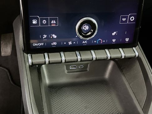 Used 2025 GMC Terrain Elevation image 24