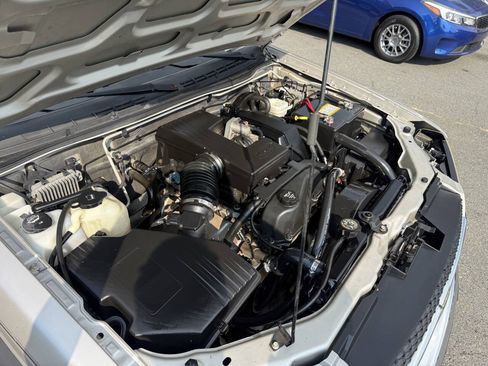 Used 2005 Chevrolet Colorado LS RWD image 24