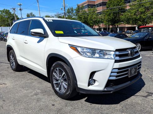 Used 2018 Toyota Highlander XLE image 6