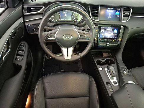 Certified 2025 INFINITI QX50 Luxe image 13