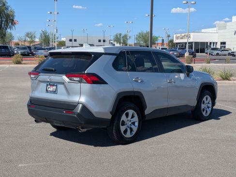 Used 2022 Toyota RAV4 LE w/ Carpet Mat Package (TMS) FWD image 5