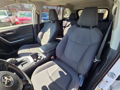 Used 2019 Toyota RAV4 XLE FWD image 21