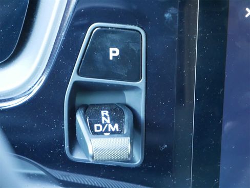 Used 2025 Porsche Cayenne image 23