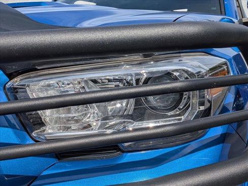 Used 2018 Toyota Tacoma TRD Sport w/ Technology Package AWD/4WD image 2