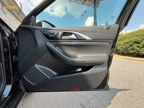 Used 2017 INFINITI QX30 w/ Cargo Package image 43