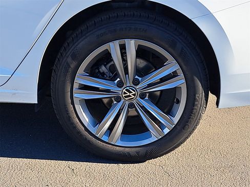 Used 2022 Volkswagen Jetta SE image 33