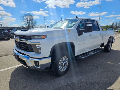 Used 2025 Chevrolet Silverado 2500 LT w/ Convenience Package AWD/4WD image 3