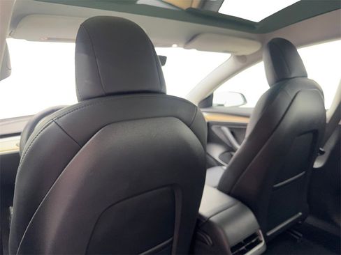 Used 2021 Tesla Model 3 Standard Range Plus image 34