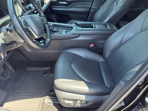 Used 2025 Toyota Grand Highlander AWD Hybrid image 12