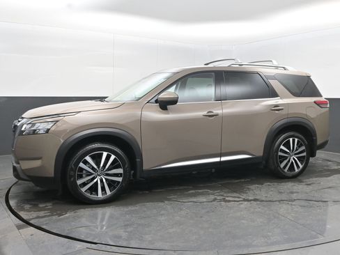 Certified 2024 Nissan Pathfinder Platinum w/ Cargo Package image 4
