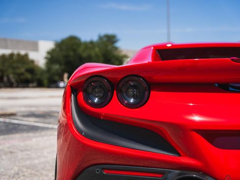 Used 2021 Ferrari F8 Tributo RWD image 24