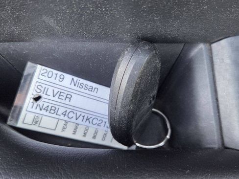 Used 2019 Nissan Altima 2.5 SR FWD image 14