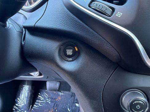 Used 2020 Jeep Cherokee Latitude Plus image 17