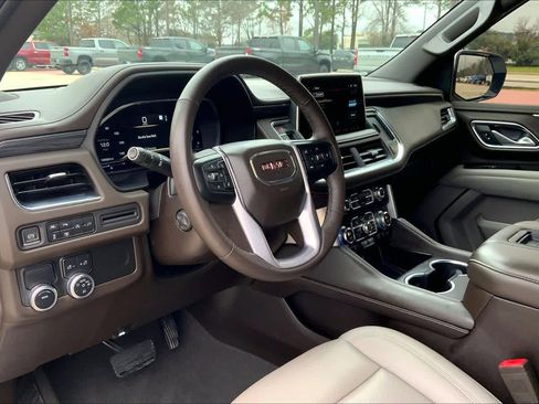 Used 2022 GMC Yukon SLT w/ SLT Premium Package image 35
