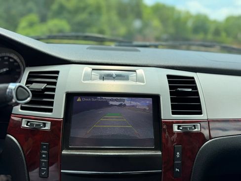 Used 2013 Cadillac Escalade Luxury AWD/4WD image 22