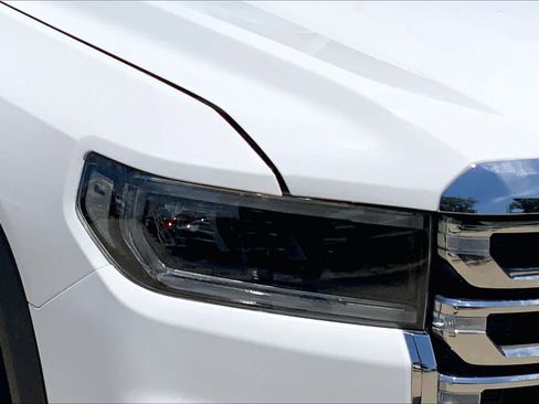 Used 2023 GMC Acadia SLT FWD image 26
