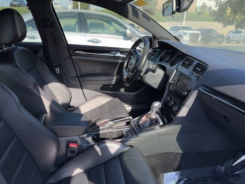 Used 2017 Volkswagen GTI SE image 7
