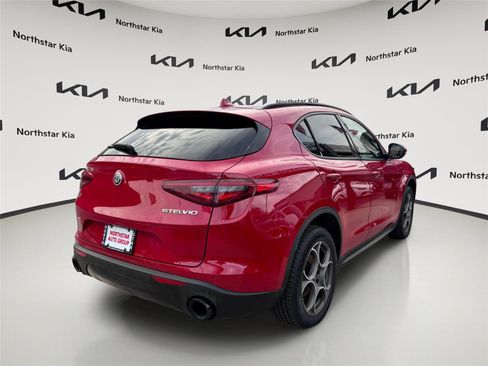 Used 2022 Alfa Romeo Stelvio Sprint image 4