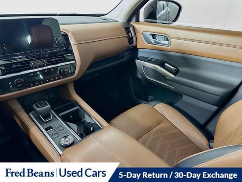 Used 2023 Nissan Pathfinder Platinum image 25