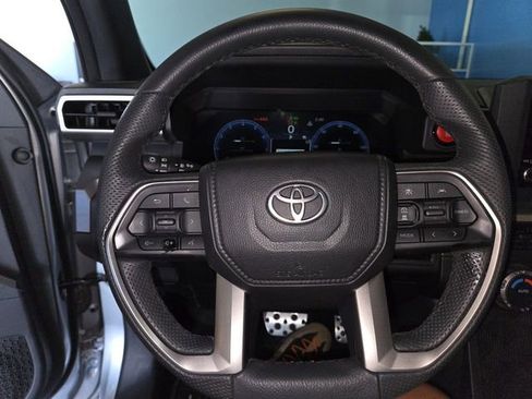 Used 2025 Toyota Tacoma TRD Sport AWD/4WD image 14