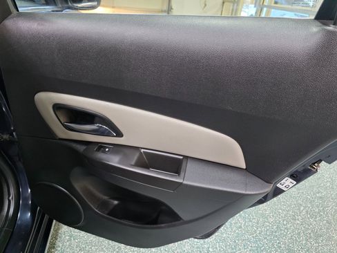 Used 2016 Chevrolet Cruze LT w/ Technology Package image 23