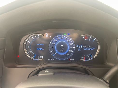 Used 2019 Cadillac Escalade Premium Luxury image 17