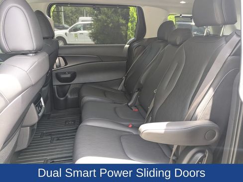 Used 2025 Kia Carnival SX w/ SX Dark Edition Package FWD image 20